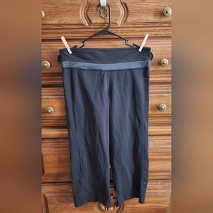 Kirkland workout capri pants womens sz M